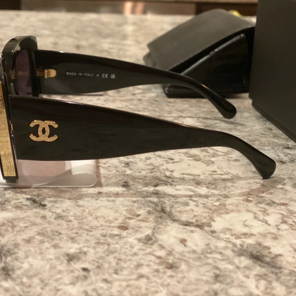 Authentic Chanel CH5435 black gold, grey gradient lens - Picture 4 of 7